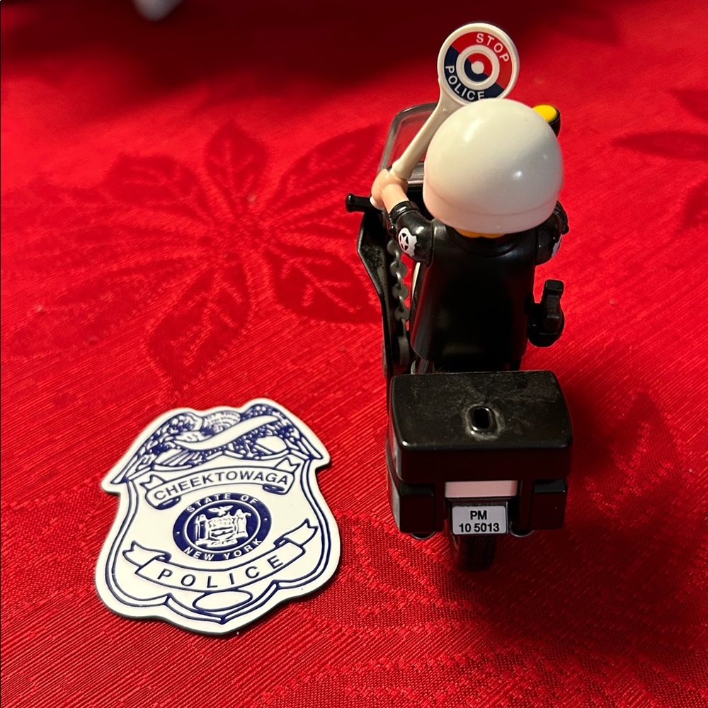 Motorcycle Cop & Magnet🏍️ 👮‍♂️ - Picture 5 of 7